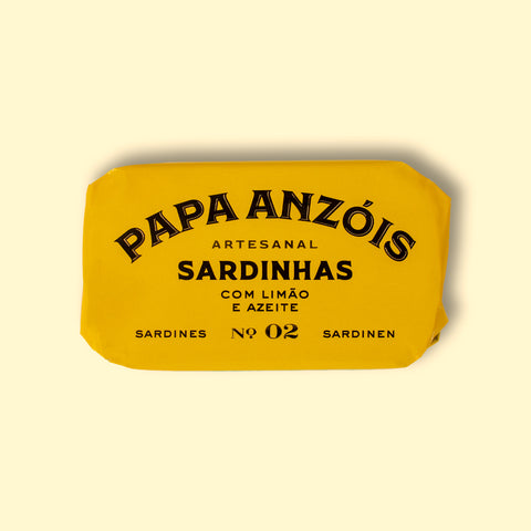 Sardines with olive oil and lemon in vivid yellow packaging, featuring Papa Anzóis displayed at the top.