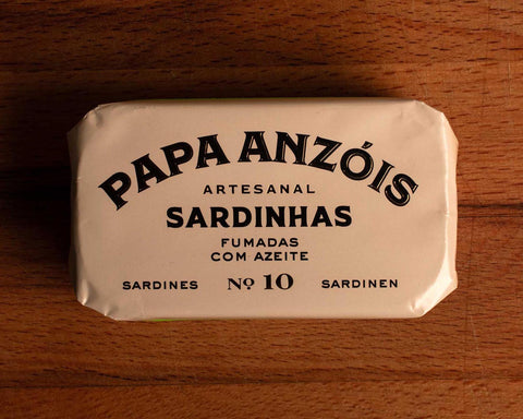 Smoked sardines in olive oil in light grey packaging, with Papa Anzóis displayed at the top.