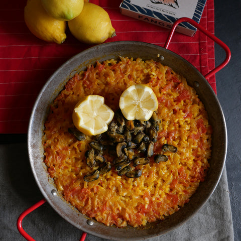 Smoked mussel paella