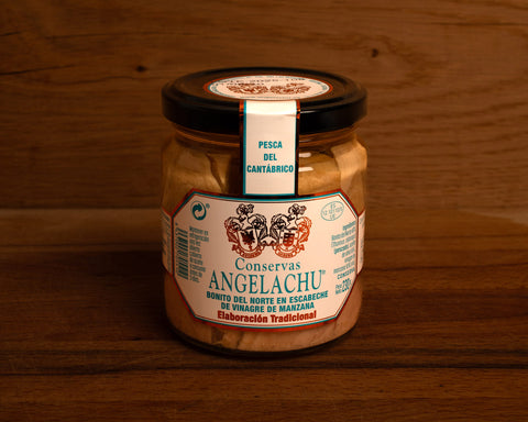 White tuna fillets in apple vinegar