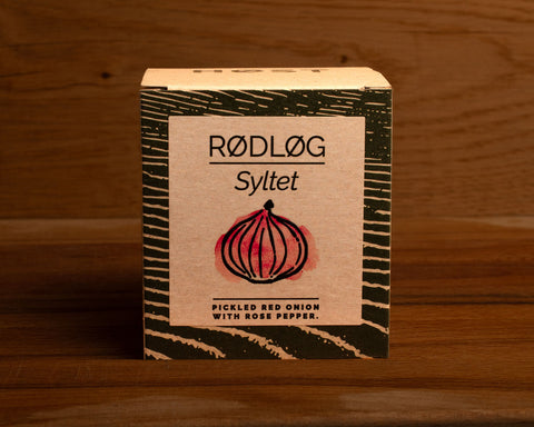 Pickled red onion with rose pepper