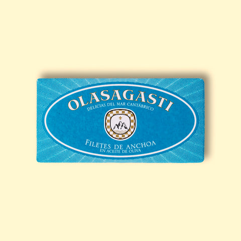 A tin of anchovies in light blue packaging with Olasagasti written in white lettering, on a wooden background 