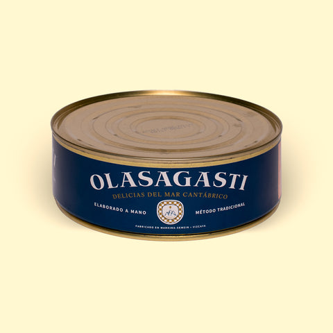 A dark blue tin of tuna with Olasagasti written in white across the front. 